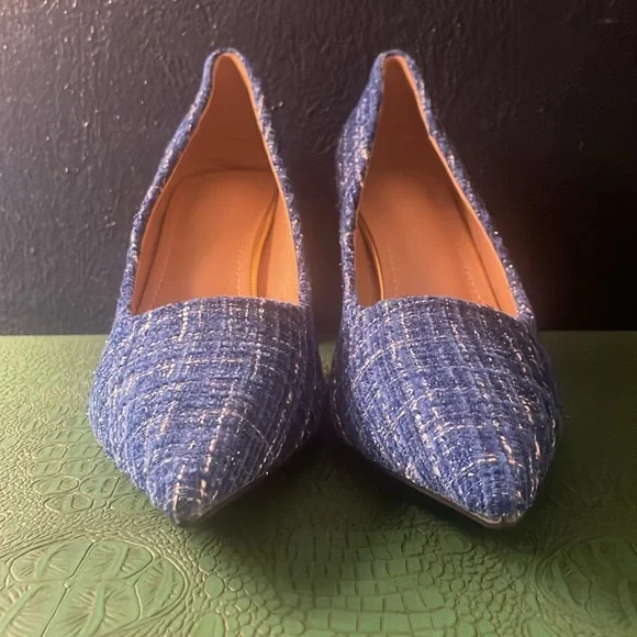 Blue tweed pointed-toe pumps with chunky gold metallic heel - Picture 6 of 8